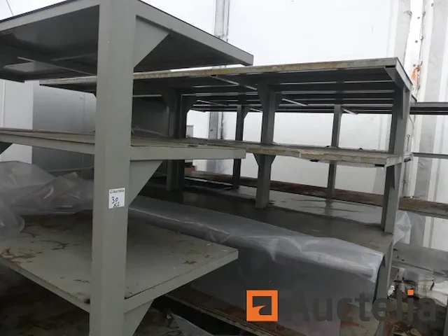 2 metaal rekken van werkplaats - afbeelding 2 van  5