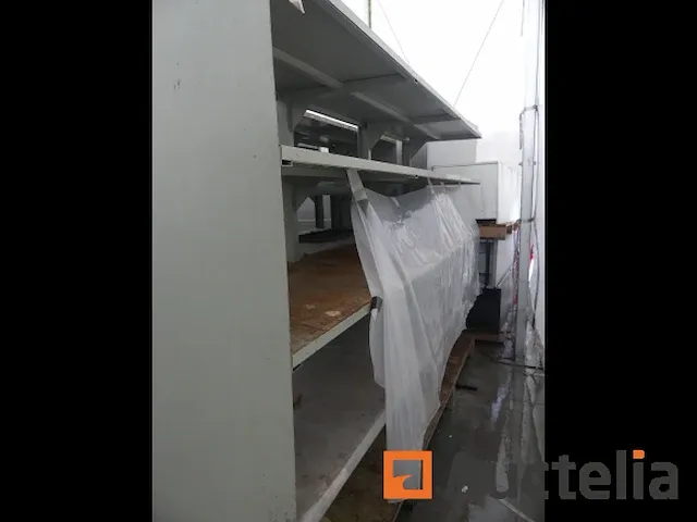 2 metaal rekken van werkplaats - afbeelding 4 van  5