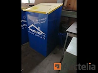 2 metalen bureaus - afbeelding 1 van  5