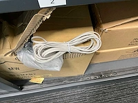 2 metalen dossierkasten + routers en modems - afbeelding 3 van  11