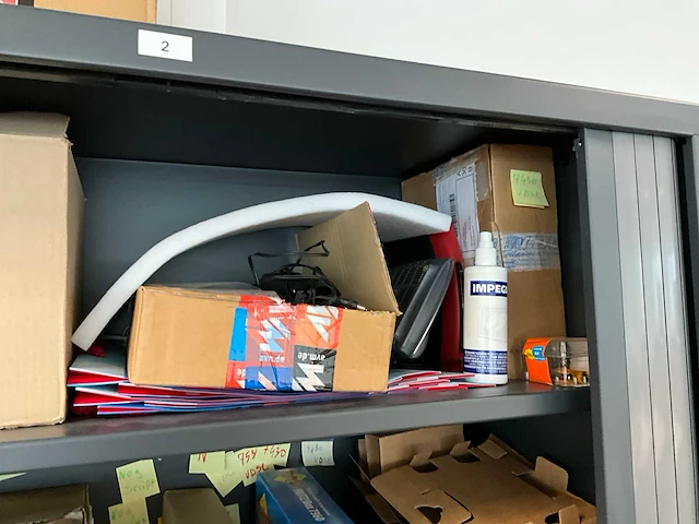 2 metalen dossierkasten + routers en modems - afbeelding 9 van  11