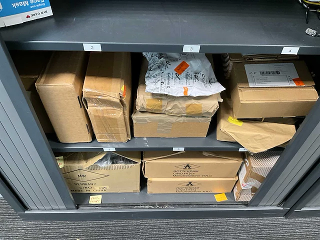 2 metalen dossierkasten + routers en modems - afbeelding 11 van  11