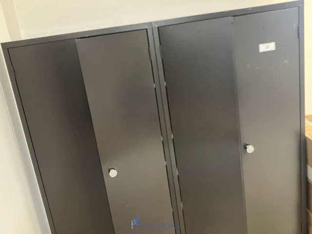 2 metalen kasten - afbeelding 1 van  4
