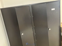 2 metalen kasten - afbeelding 1 van  4