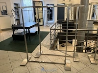 2 metalen kledingrekken - afbeelding 1 van  3