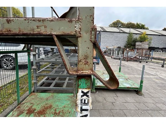 2 metalen korven - afbeelding 3 van  5