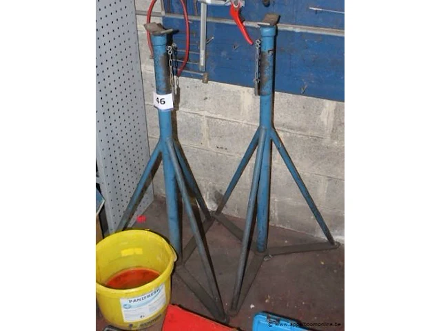 2 metalen motorsteunen - afbeelding 1 van  1