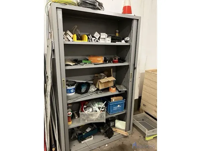 2 metalen opbergkasten met inhoud - afbeelding 2 van  3