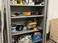 2 metalen opbergkasten met inhoud - afbeelding 2 van  3