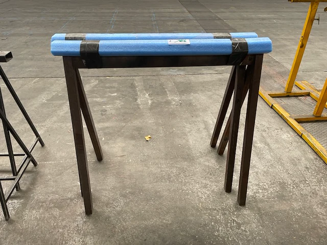 2 metalen schragen - afbeelding 1 van  2