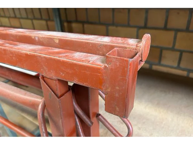 2 metalen schragen - afbeelding 2 van  4