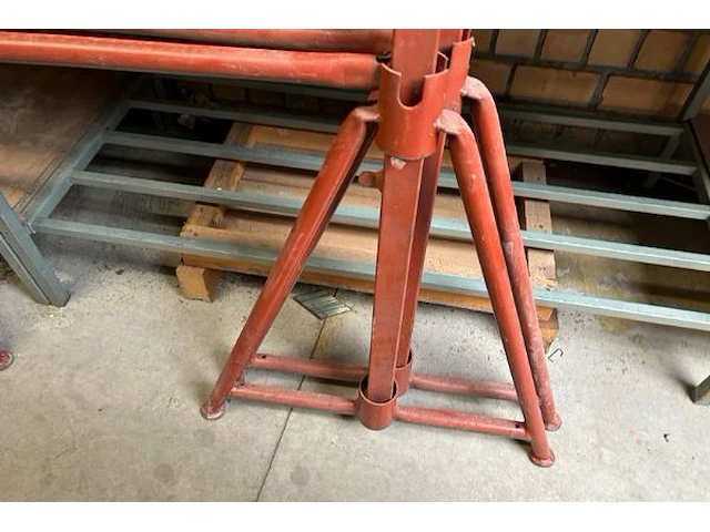 2 metalen schragen - afbeelding 4 van  4