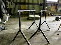 2 metalen schragen - afbeelding 1 van  3