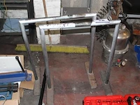 2 metalen steunen - afbeelding 1 van  1