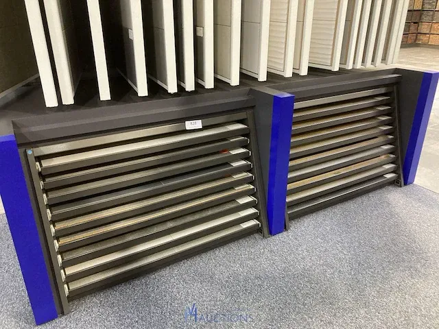 2 metalen tegeldisplays - afbeelding 1 van  5
