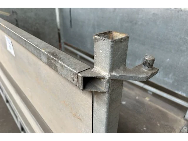 2 metalen transportbakken - afbeelding 3 van  4