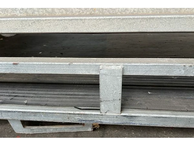 2 metalen transportbakken - afbeelding 4 van  4