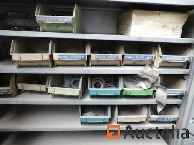 2 metalen werkplaatskasten en inhoud - afbeelding 2 van  11