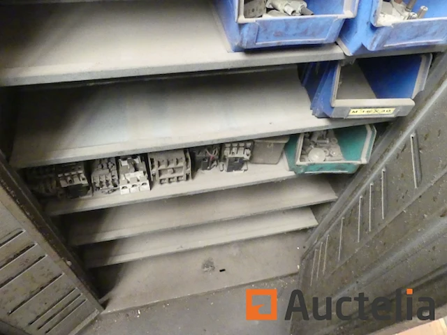 2 metalen werkplaatskasten en inhoud - afbeelding 4 van  11
