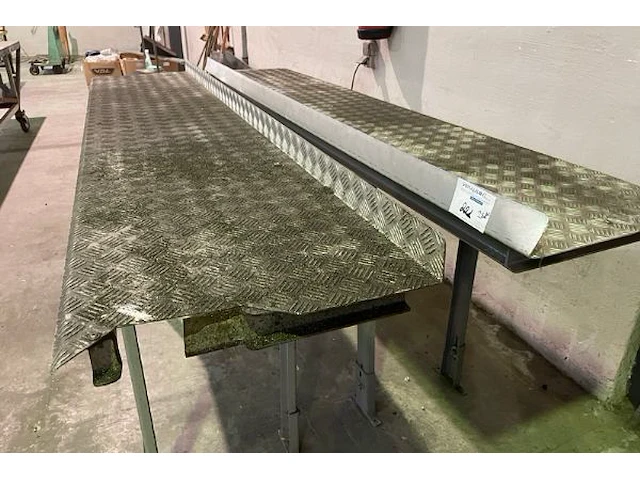 2 metalen werktafels - afbeelding 2 van  2