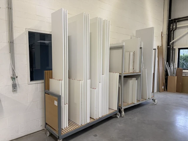 2 meubelkarren incl houten panelen - afbeelding 1 van  7
