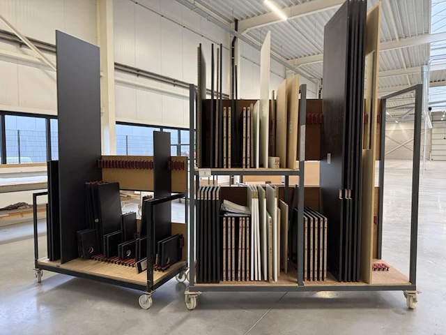 2 meubelkarren incl houten panelen - afbeelding 1 van  6