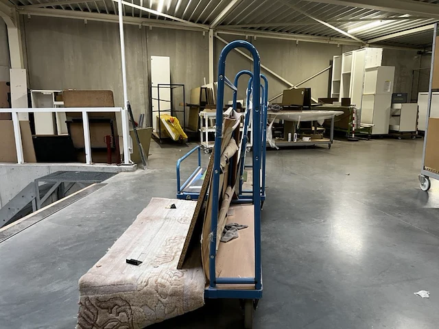 2 meubelkarren met rug - afbeelding 2 van  5