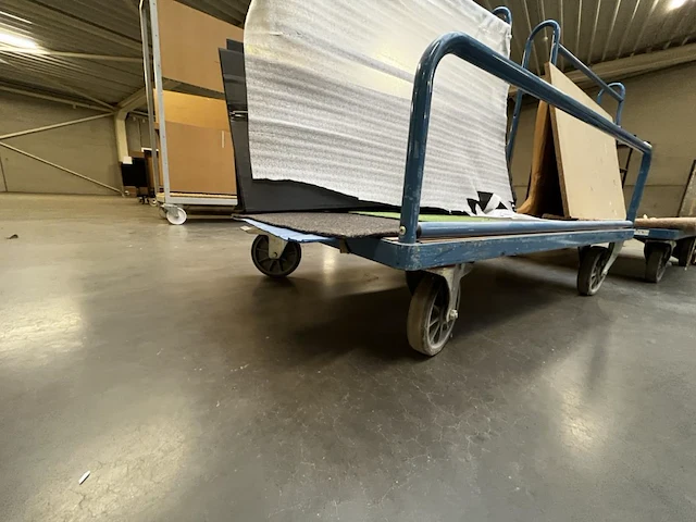 2 meubelkarren met rug - afbeelding 5 van  5