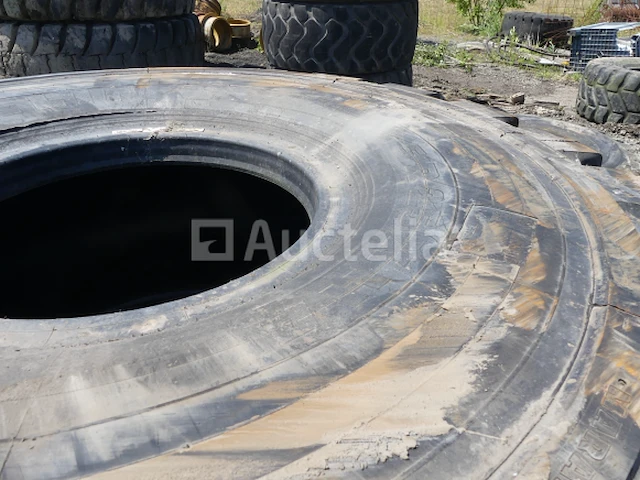 2 michelin 26.5 r 25 banden voor bouwmachines - afbeelding 1 van  4