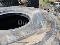 2 michelin 26.5 r 25 banden voor bouwmachines - afbeelding 1 van  4