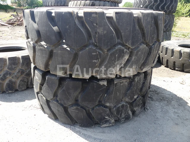 2 michelin 26.5 r 25 banden voor bouwmachines - afbeelding 2 van  4