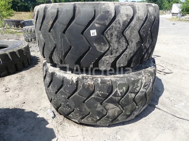 2 michelin 26.5 r 25 banden voor bouwmachines - afbeelding 2 van  3