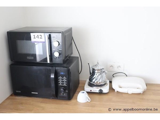 2 microgolfovens plus kookplaat enz - afbeelding 1 van  1