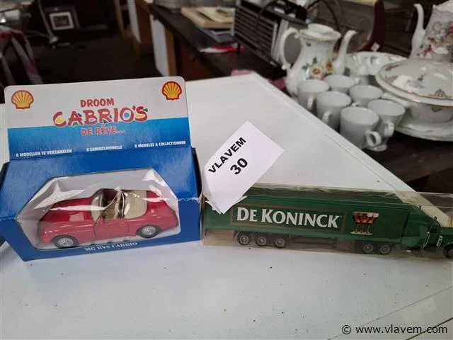 2 miniatuurauto's - afbeelding 1 van  1