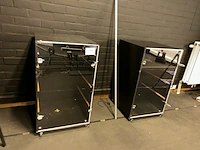 2 mobiele kasten met glasdeur - afbeelding 1 van  3