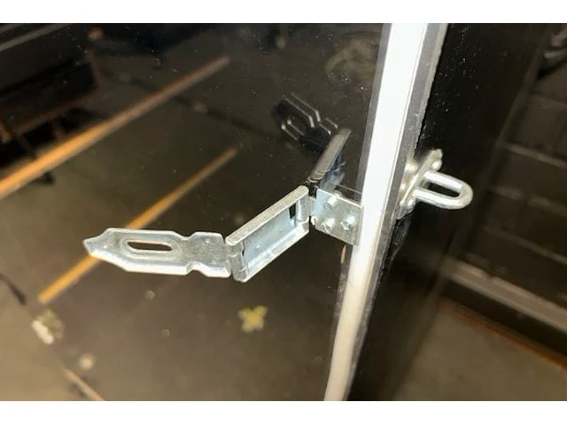 2 mobiele kasten met glasdeur - afbeelding 3 van  3