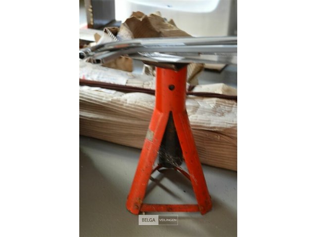 2 motosteunen en 3 zagen - afbeelding 2 van  3