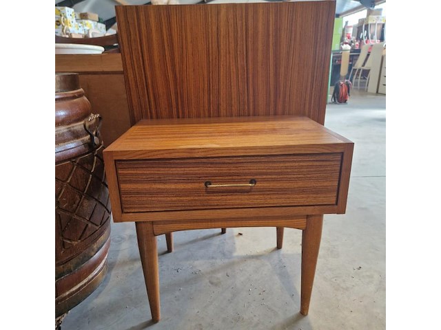 2 nachtkastjes - afbeelding 1 van  2