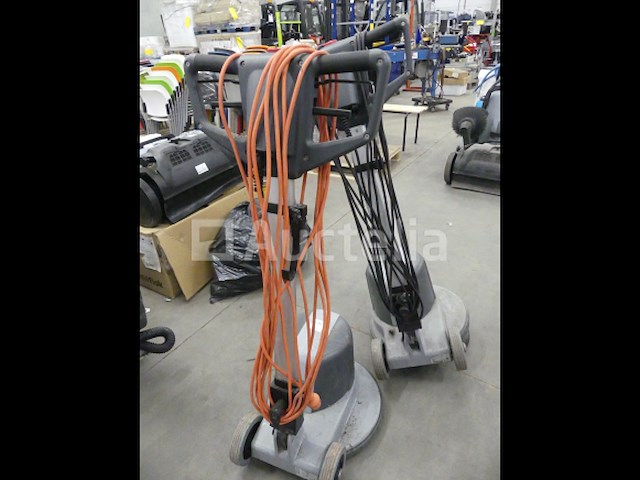 2 nilfisk fm400 d vloerreinigers - afbeelding 2 van  4