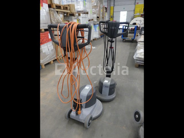 2 nilfisk fm400 d vloerreinigers - afbeelding 1 van  5