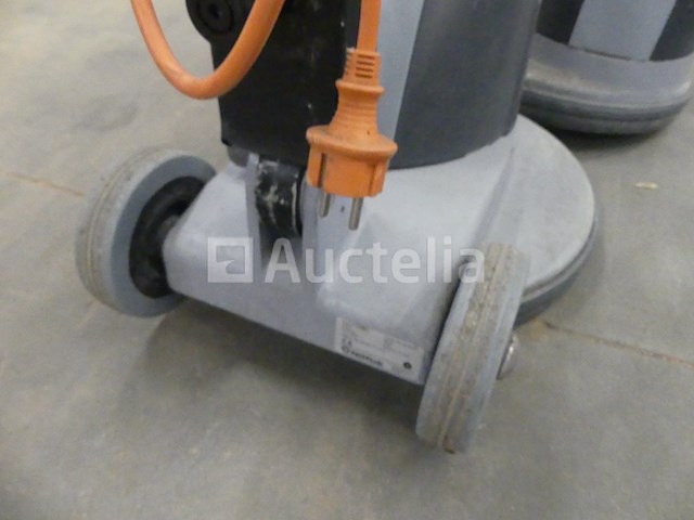 2 nilfisk fm400 d vloerreinigers - afbeelding 3 van  5