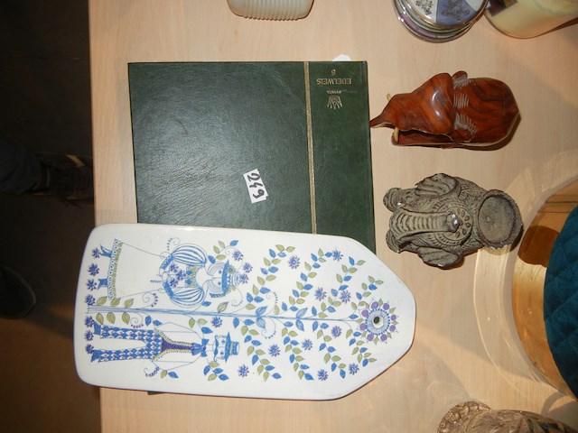 2 olifanten postzegelboek en plakket porselein - afbeelding 1 van  2