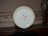 2 onze lieve vrouwebeeldjes onder stolp, divers aardewerk, vazen, kannen, potten, wandborden, koffie en thee sets, bestek, schotels, enz - afbeelding 2 van  36