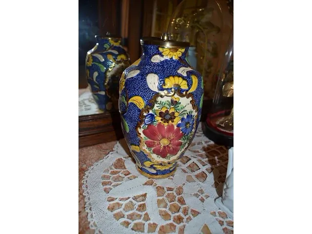 2 onze lieve vrouwebeeldjes onder stolp, divers aardewerk, vazen, kannen, potten, wandborden, koffie en thee sets, bestek, schotels, enz - afbeelding 16 van  36