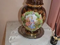 2 onze lieve vrouwebeeldjes onder stolp, divers aardewerk, vazen, kannen, potten, wandborden, koffie en thee sets, bestek, schotels, enz - afbeelding 20 van  36