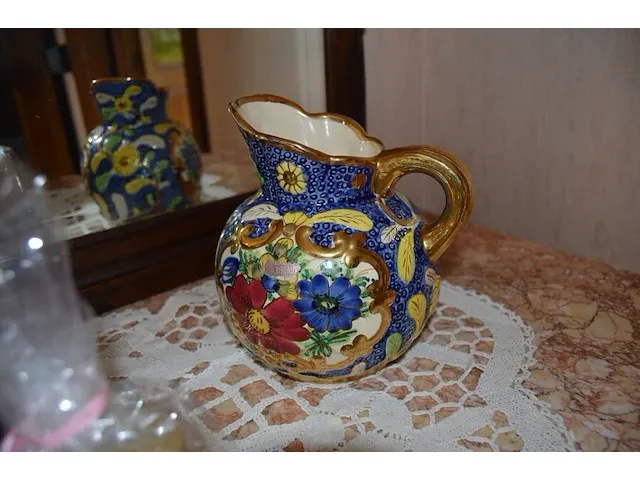 2 onze lieve vrouwebeeldjes onder stolp, divers aardewerk, vazen, kannen, potten, wandborden, koffie en thee sets, bestek, schotels, enz - afbeelding 26 van  36