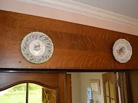 2 onze lieve vrouwebeeldjes onder stolp, divers aardewerk, vazen, kannen, potten, wandborden, koffie en thee sets, bestek, schotels, enz - afbeelding 27 van  36