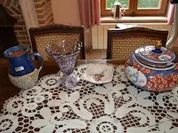 2 onze lieve vrouwebeeldjes onder stolp, divers aardewerk, vazen, kannen, potten, wandborden, koffie en thee sets, bestek, schotels, enz - afbeelding 28 van  36