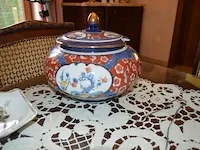 2 onze lieve vrouwebeeldjes onder stolp, divers aardewerk, vazen, kannen, potten, wandborden, koffie en thee sets, bestek, schotels, enz - afbeelding 29 van  36