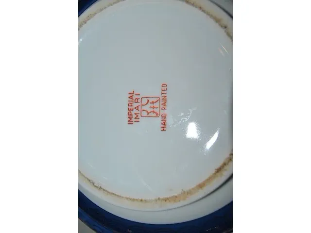 2 onze lieve vrouwebeeldjes onder stolp, divers aardewerk, vazen, kannen, potten, wandborden, koffie en thee sets, bestek, schotels, enz - afbeelding 30 van  36